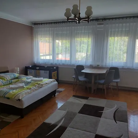 Hotel Pipacs Vendégház *