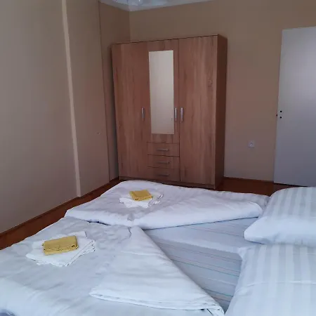 Pipacs Vendeghaz Hotel